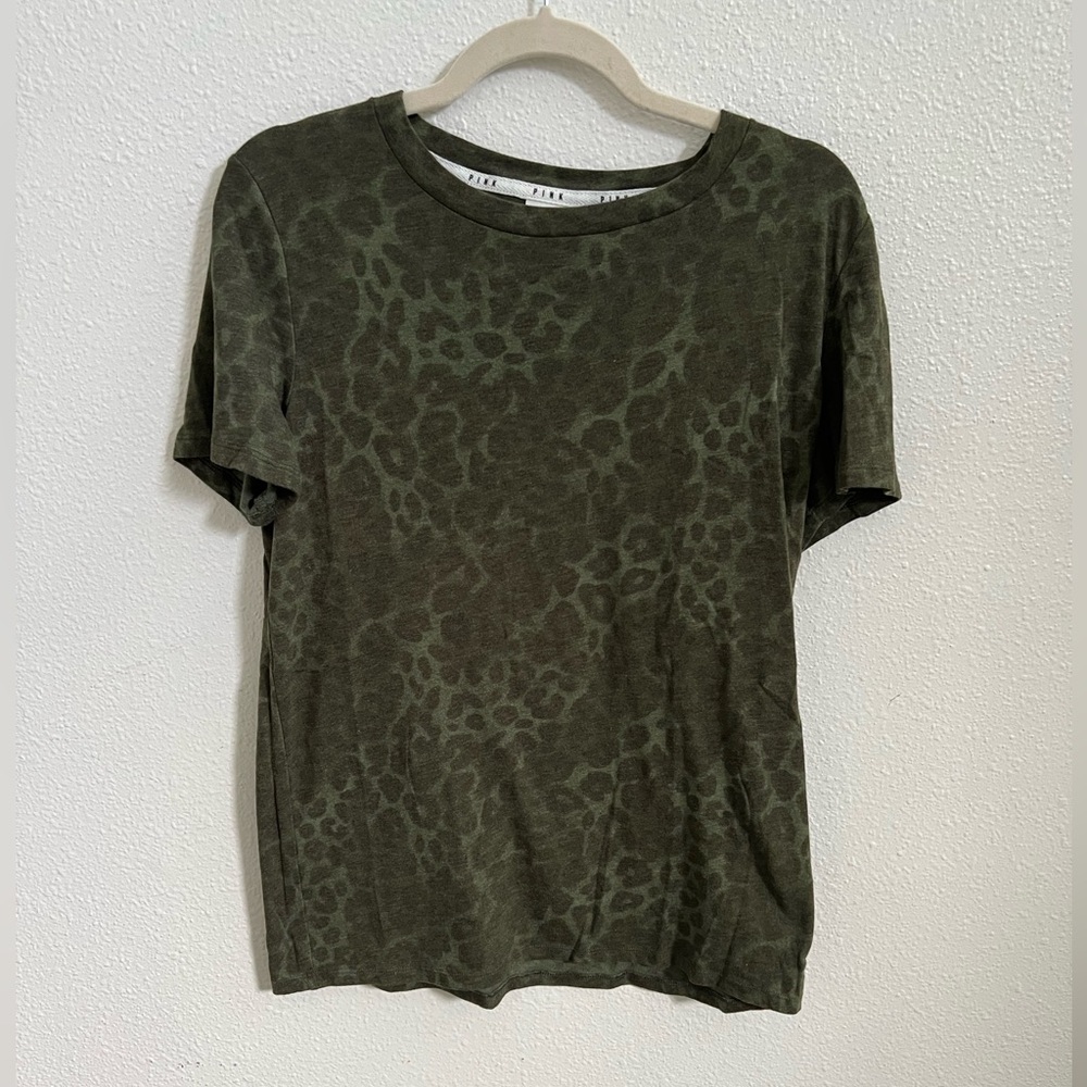PINK Victoria’s Secret green lightweight cheetah leopard print tee